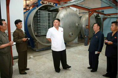 金正恩視察水產品加工廠 要求工人做好開工準備 全文